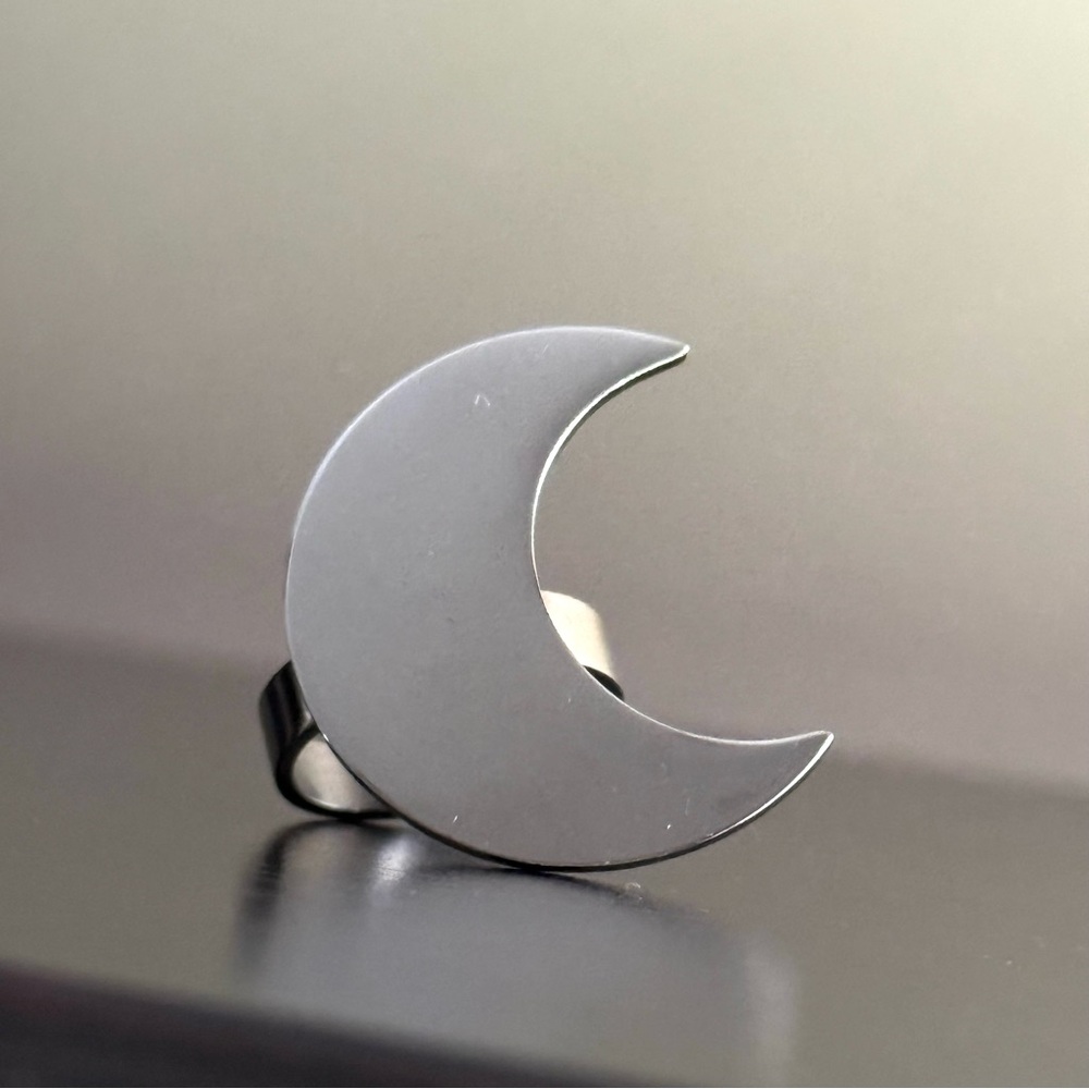 Killstar Black Crescent Moon Ring - Picture 7 of 9